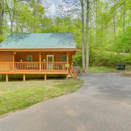 Cabin With Hot Tub About 6 Mi To Downtown Gatlinburg! Exterior photo