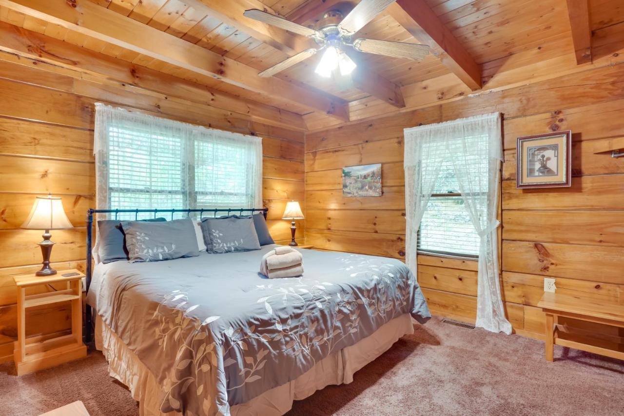 Cabin With Hot Tub About 6 Mi To Downtown Gatlinburg! Exterior photo