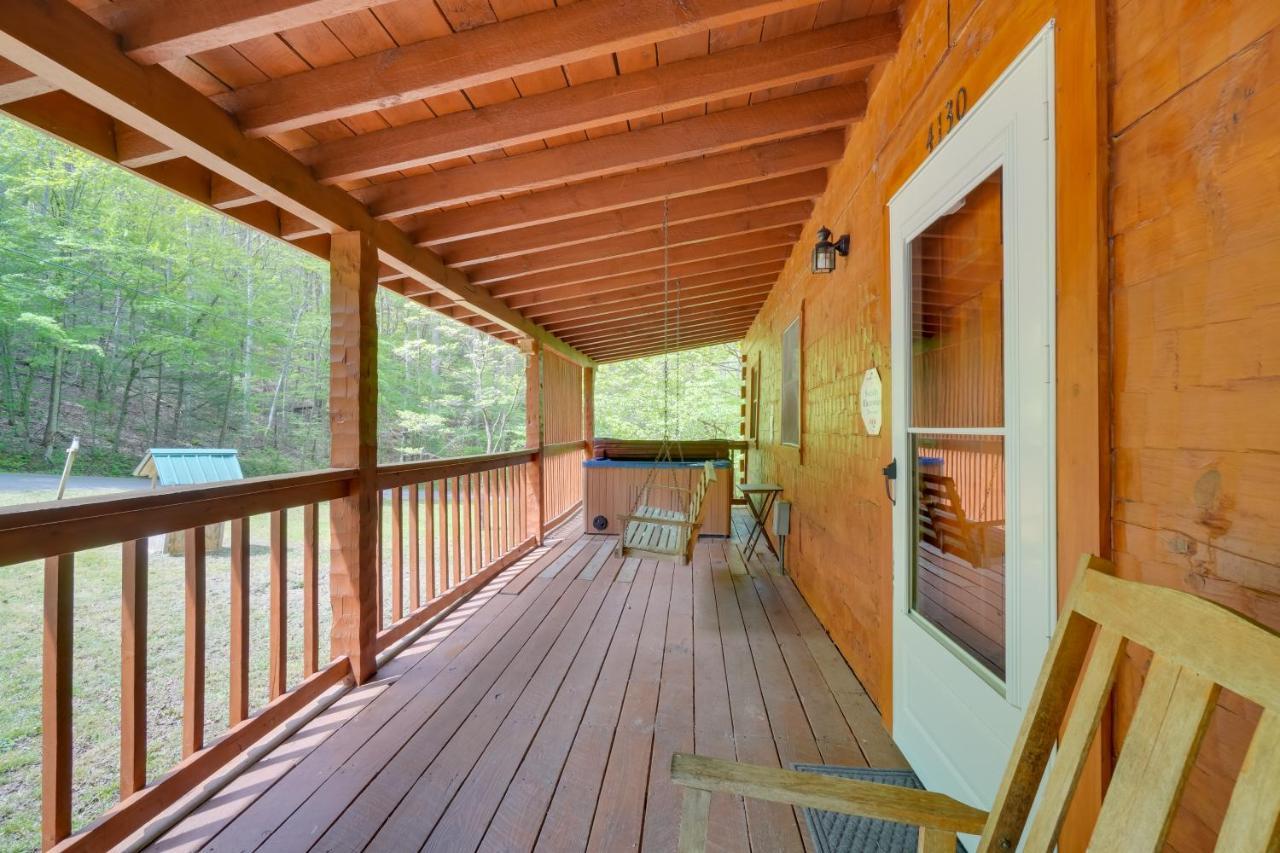 Cabin With Hot Tub About 6 Mi To Downtown Gatlinburg! Exterior photo